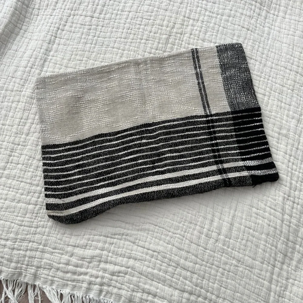 Crate & Barrel Stilyagi Slubby Plaid Pillow Cover 22x15 Ink Black Cream